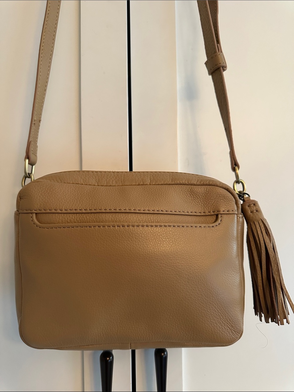 HOBO INTERNATIONAL LEATHER CROSSBODY -NWOT